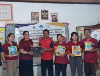 Berita tentang kolaborasi ITB STIKOM Bali dan UNDHIRA dalam Literasi dan Sistem Pembelajaran Daring di SDN 2 Inklusi Bengkala Buleleng